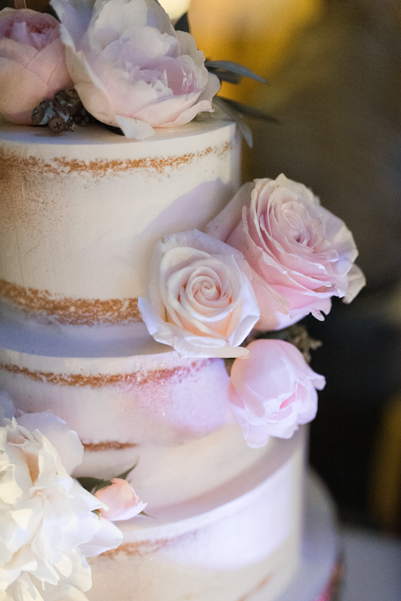 Detail von naked Cake Hochzeitstorte von Naschwerk und Co