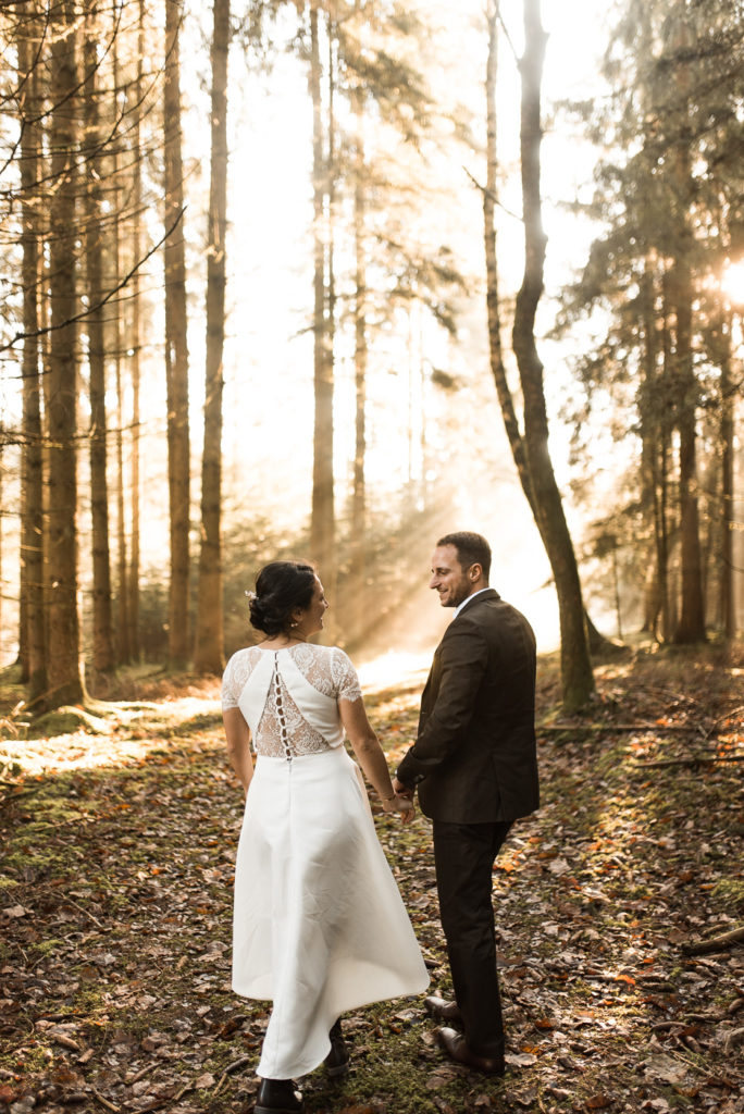 Hochzeit Shooting im Wald in Franken mit Sonnenschein und Nebel
