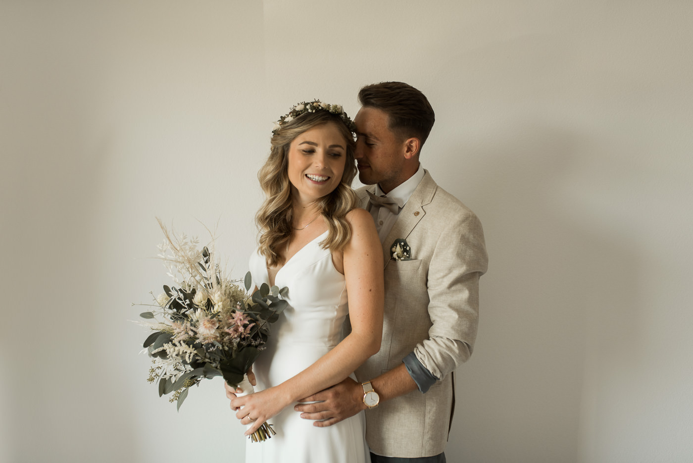 Brautpaar wegen Corona Hochzeit im Garten geplant und mit italienischem Sommer Flair geheiratet