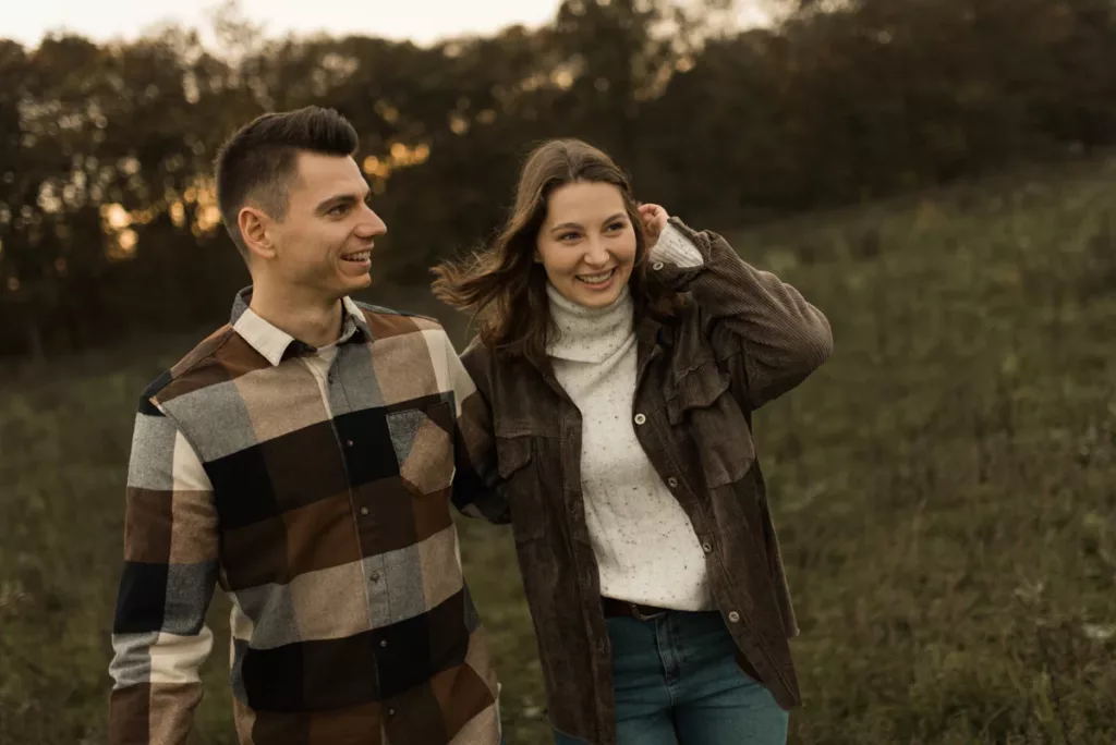 Paarshooting in Bamberg als Fotograf im Herbst nähe Wald fotografiert