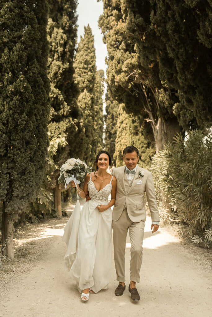 Brautpaar Fotoshooting in Allee am Gardasee