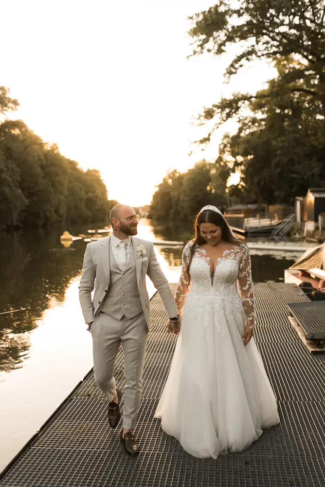 Fotos auf Hochzeit am Fluss Wasser der Regnitz bei Bootshaus Bamberg
